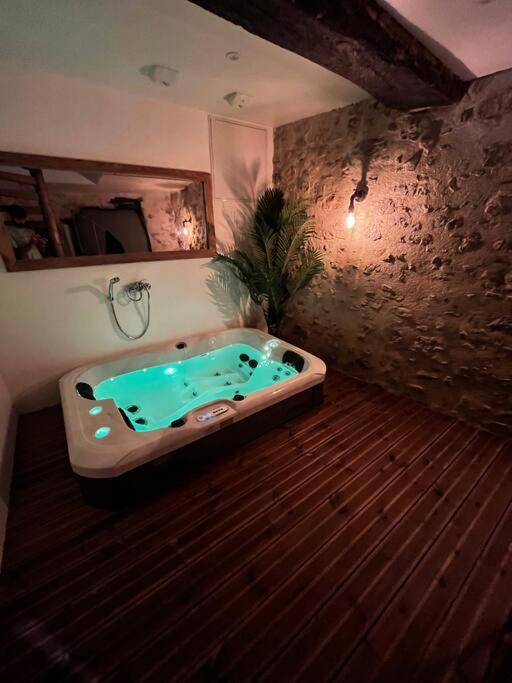 Maison Suspendue Avec Jacuzzi Privatif Понт-ан-Руайан Екстер'єр фото